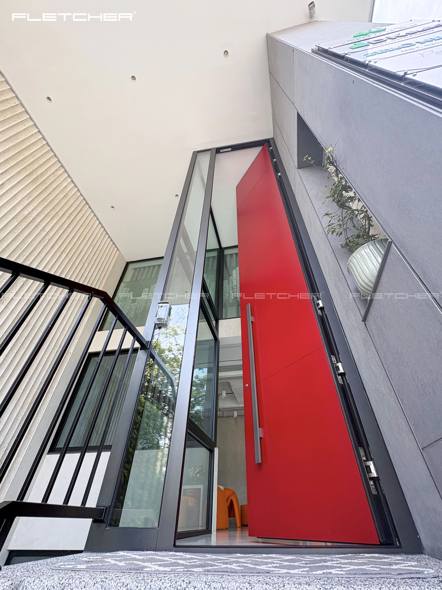 Cửa đi biệt thự Fletcher tại DK Build