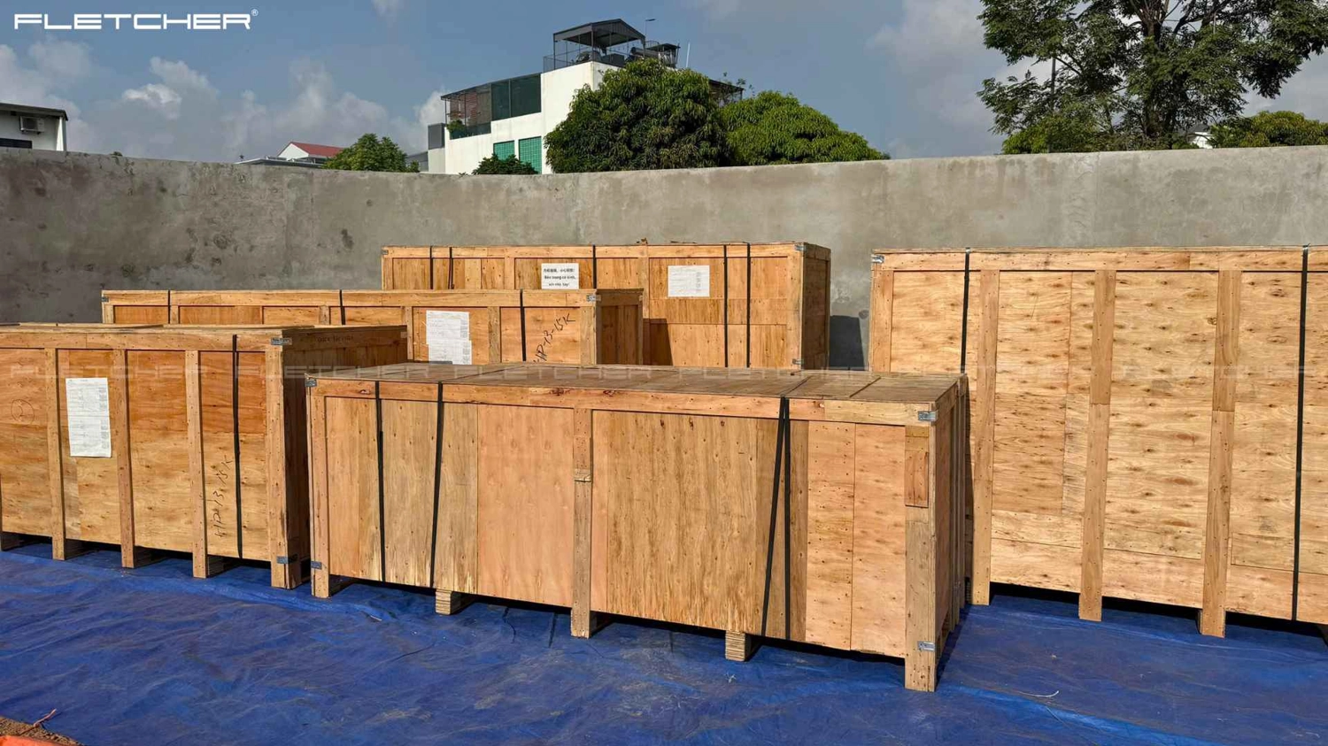 Thi công hệ cửa nhôm Fletcher tại công trình lâu đài.