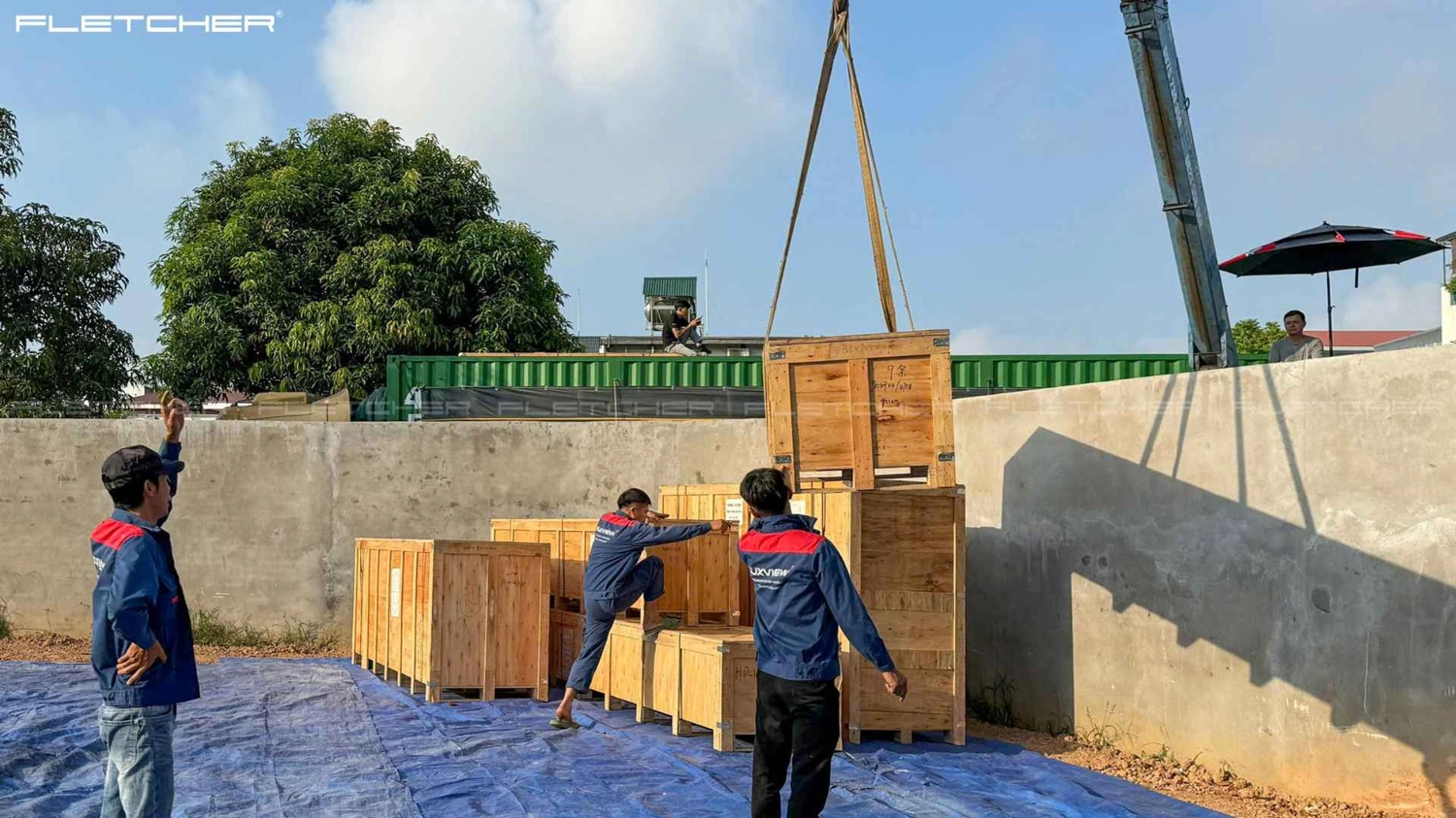 Thi công hệ cửa nhôm Fletcher tại công trình lâu đài.